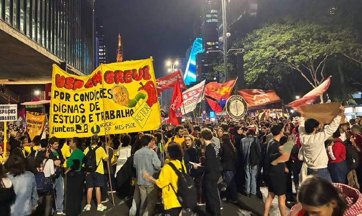 Ato de alunos da USP cobra diálogo com reitoria