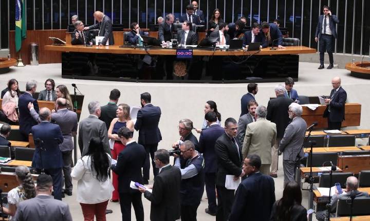 Deputados aprovam projeto que garante direitos para pessoas com diabetes tipo 1; acompanhe