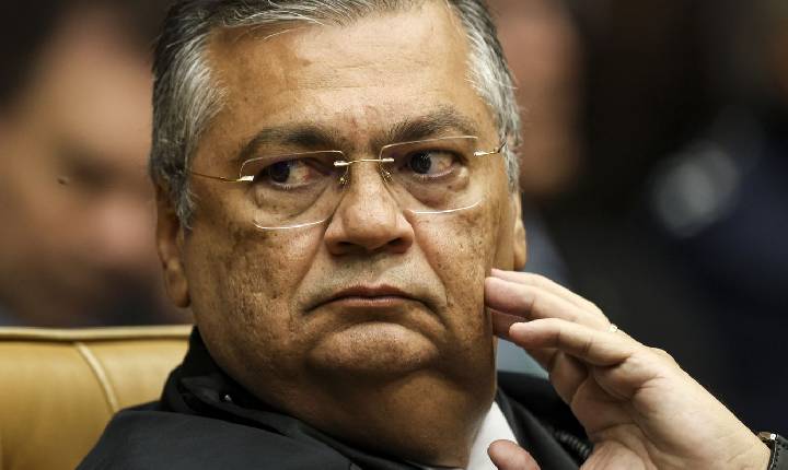 Dino libera exibição de documentário sobre grupo Arautos do Evangelho 