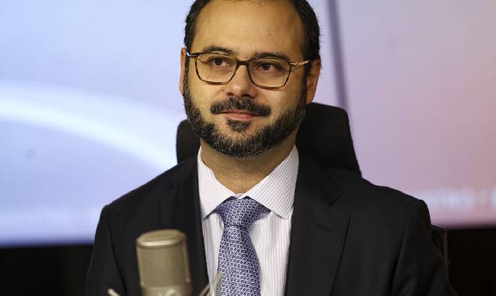 Governo avalia aumento de contratação pelo MEI com o fim da 6x1