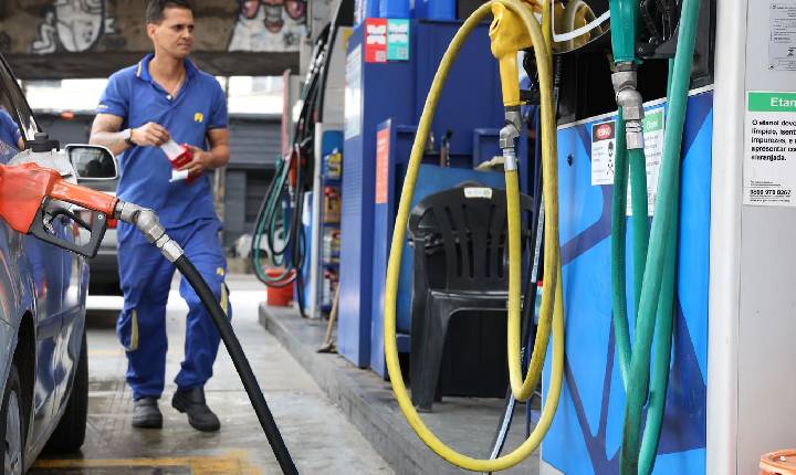 Governo fixa subvenção à gasolina em R$ 0,44 por litro