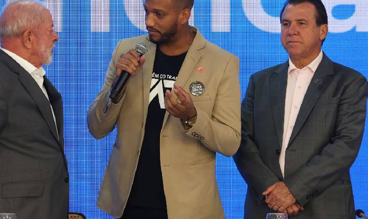 Lula pede mobilização a centrais sindicais para fim da escala 6x1