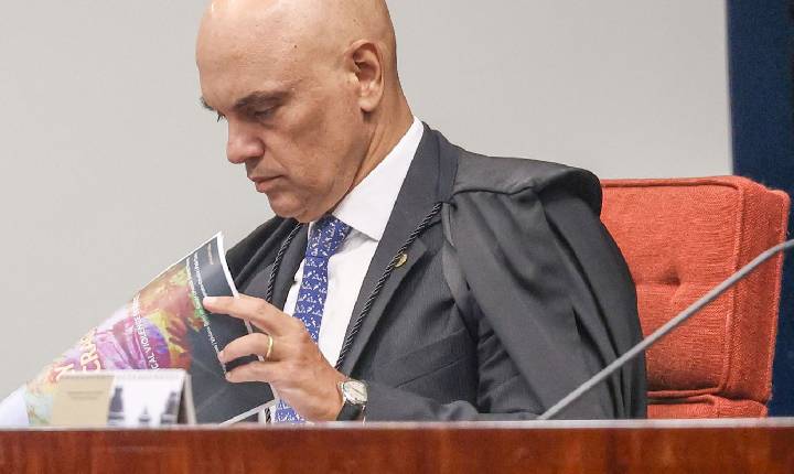 Moraes abre ação contra Flávio Bolsonaro por suposta calúnia a Lula