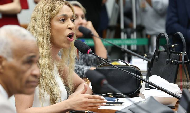 MPF pede condenação de Ratinho e SBT por falas contra Erika Hilton 