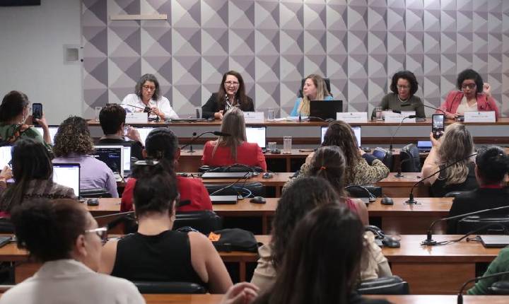 Mulheres pedem aprovação imediata do projeto que torna a misoginia crime