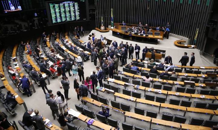 Progressão de pena e polícias municipais são pontos polêmicos no debate da PEC da Segurança Pública