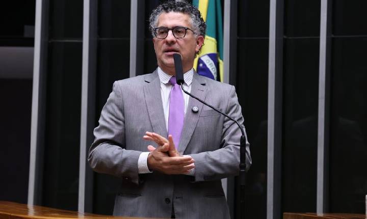 Projeto garante remarcação e desistência de passagens sem multa