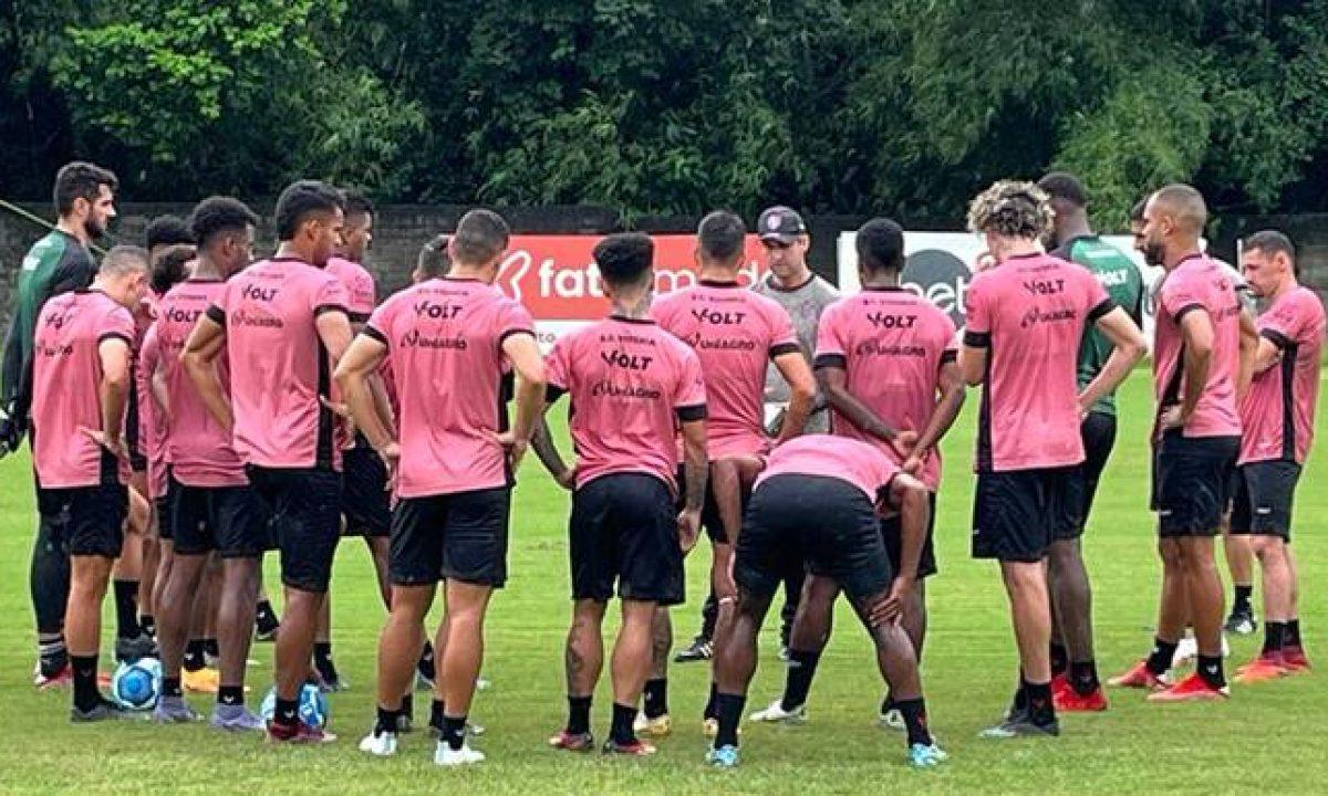 Elenco do Vitória chega a Salvador