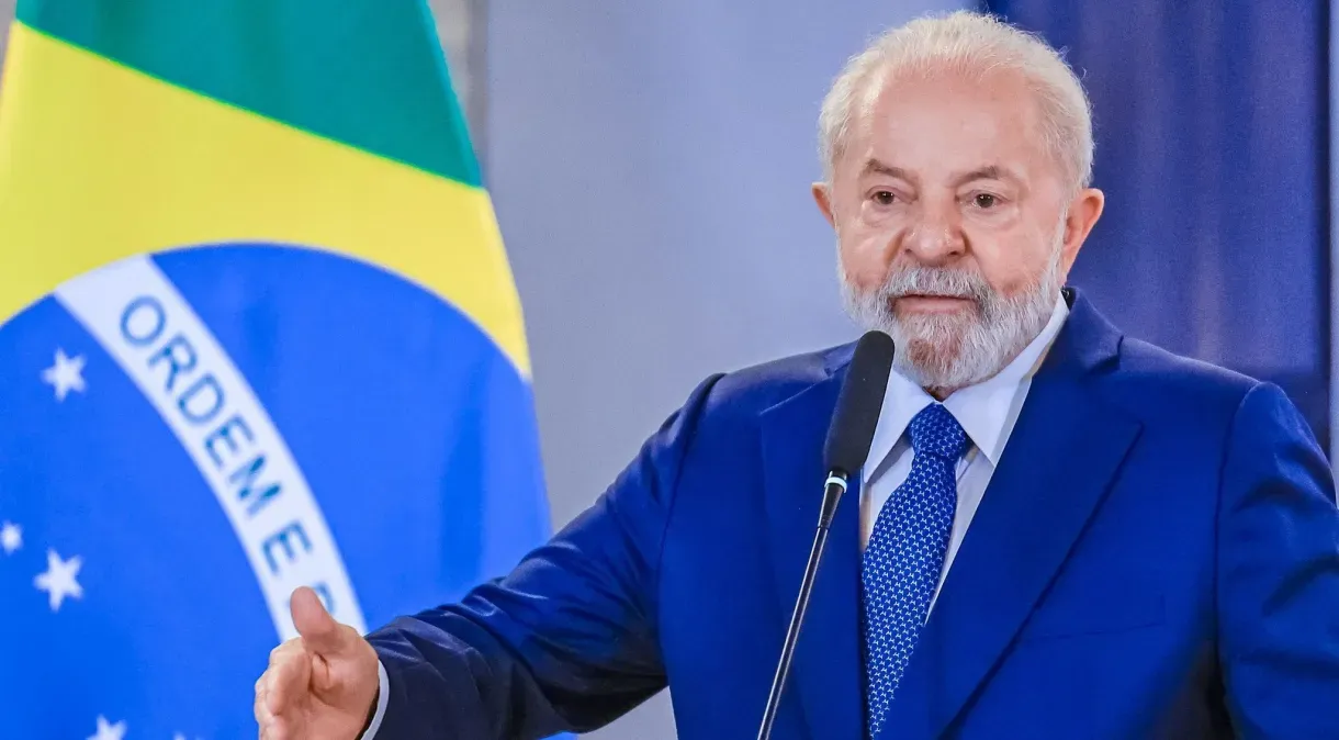 “Aqui ninguém vai dar cavalo de pau na economia”, diz Lula