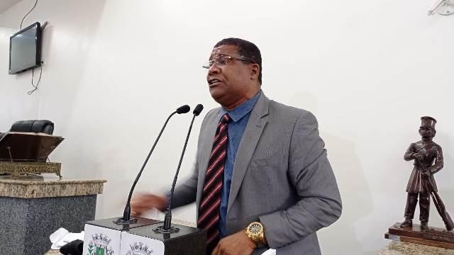 “Colbert tem se esforçado, a culpa é de alguns secretários miseráveis”, dispara vereador