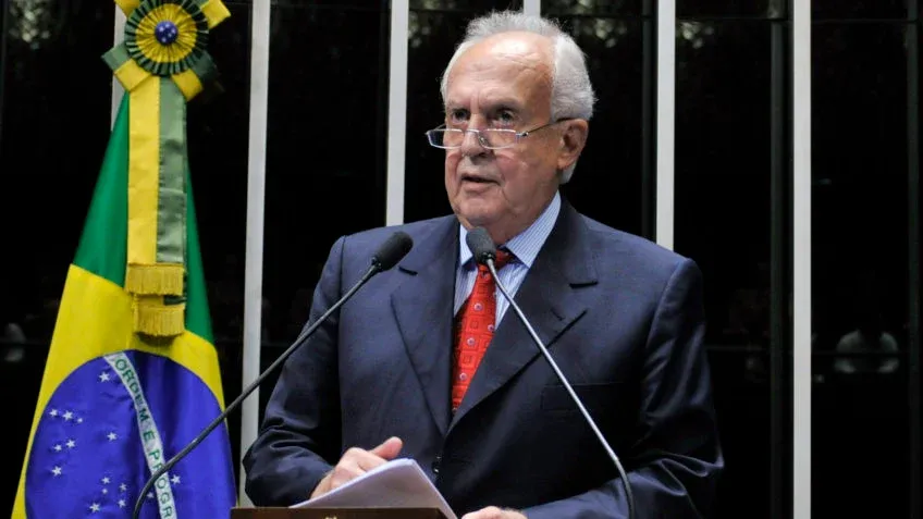JARBAS VASCONCELOS RENUNCIA AO SENADO E SE APOSENTA DA VIDA POLÍTICA
