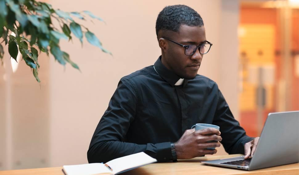 Qual a importância da tecnologia nas tradições religiosas?