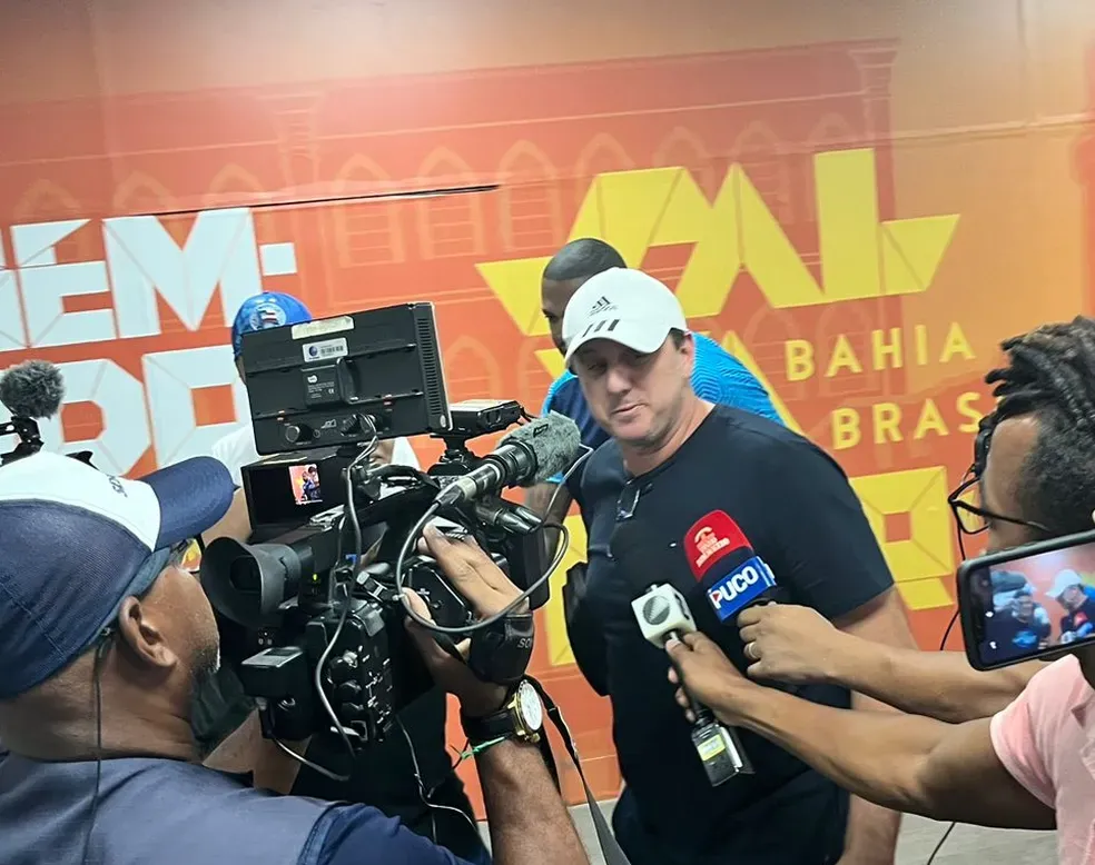 Rogério Ceni chega a Salvador para começar os trabalhos no Bahia