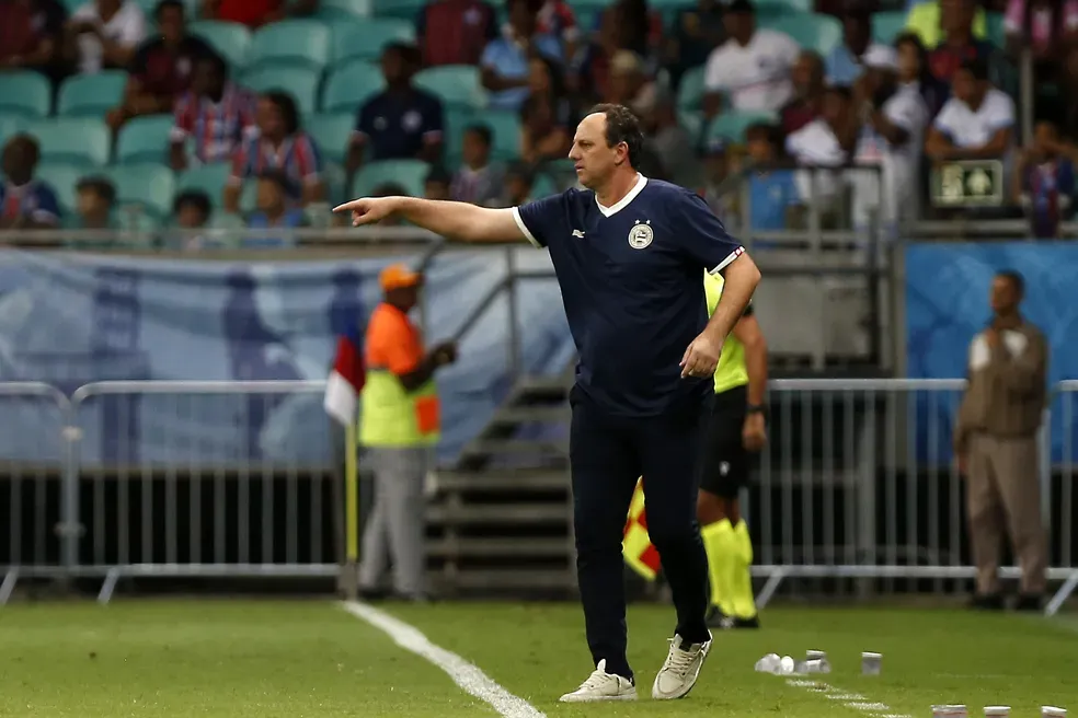 Rogério Ceni ganha tempo para trabalhar no Tricolor