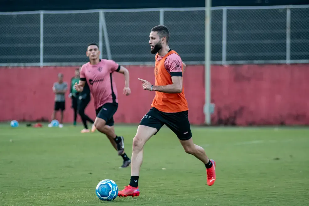 Vitória faz treino tático e foca no próximo jogo