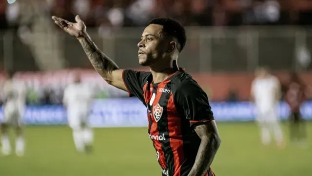 Vitória vence no Barradão e aumenta a vantagem na ponta da tabela