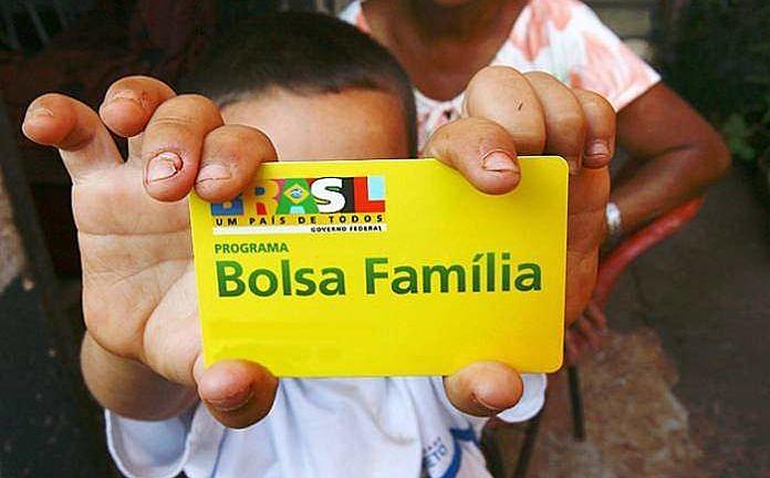 Ao completar 20 anos de idade, Bolsa Família é reforçado com benefício a famílias com crianças de até 6 meses