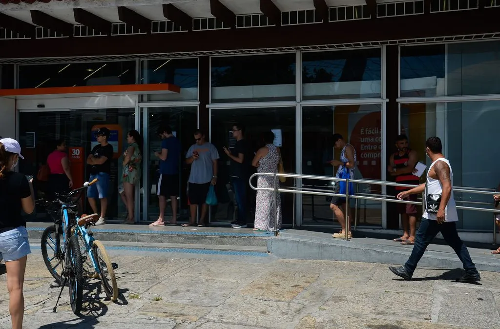 Bancos ficarão fechados durante feriado na quinta-feira (12)