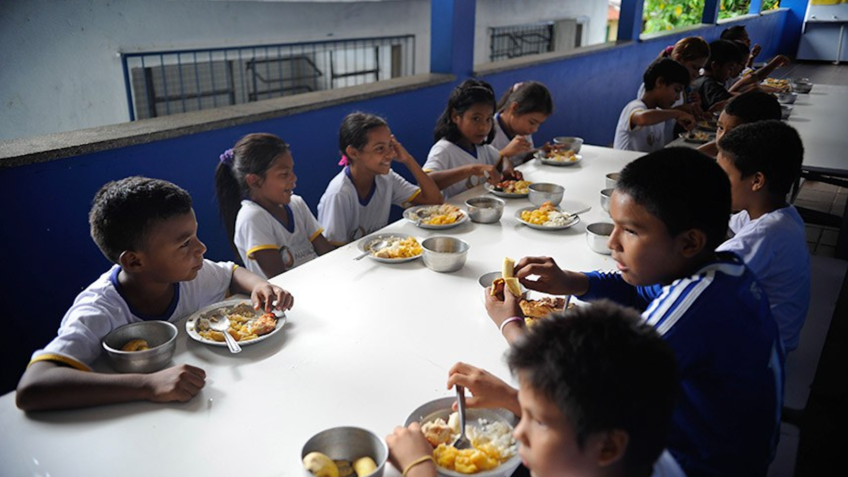 Cidades ultrapassam limite de ultraprocessados na merenda escolar
