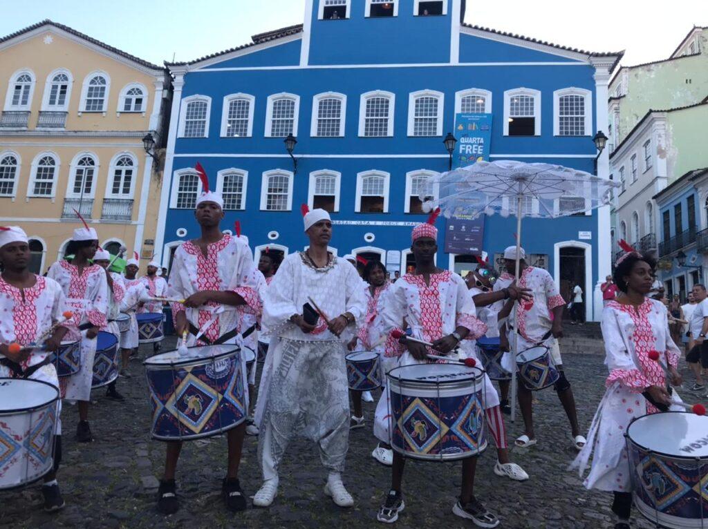 Cortejo Afro desfila nas ruas do Pelourinho em nova programação musical do Centro Histórico de Salvador