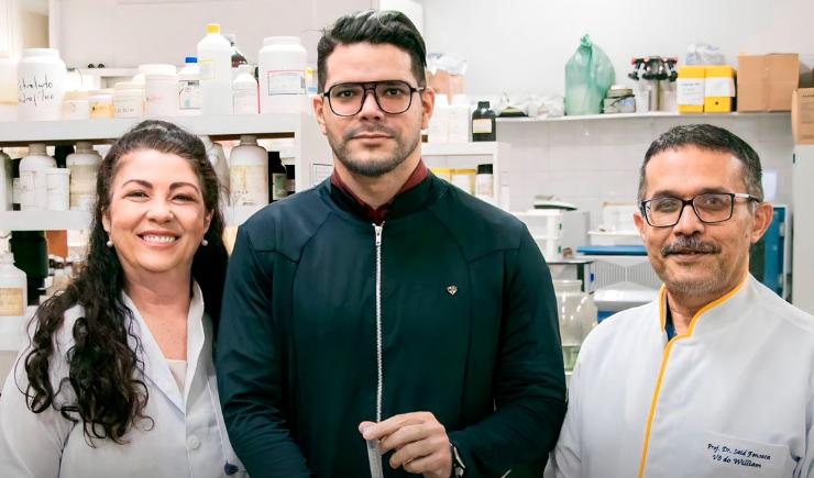 Farmacêuticos da UFC criam produto para prevenção da cárie a partir do óleo de copaíba