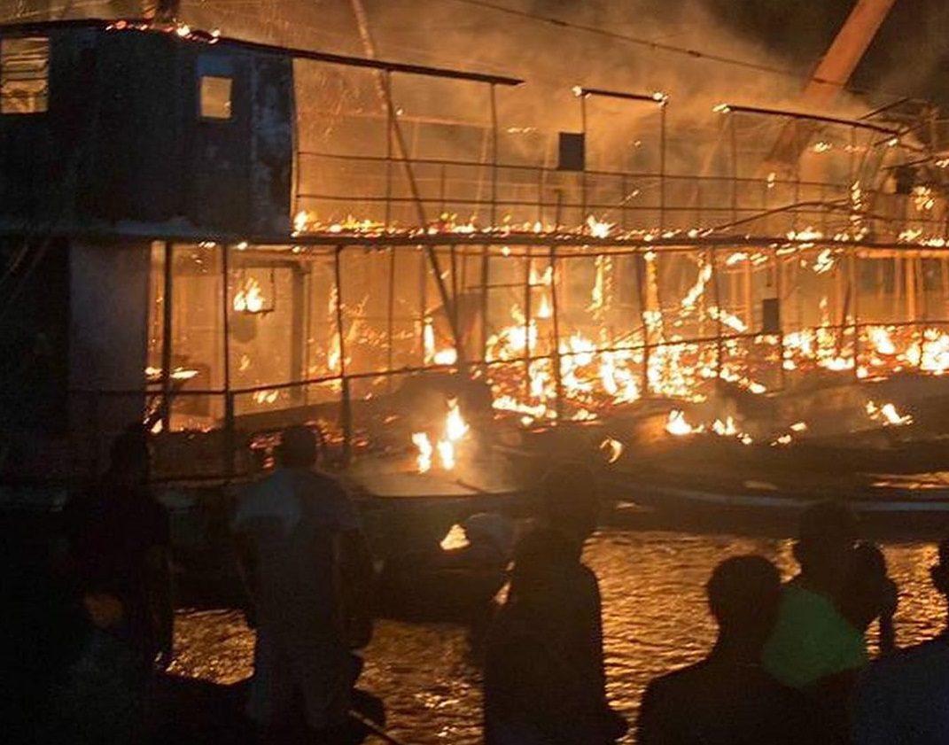 Incêndio atinge barco histórico que navegou no Rio São Francisco