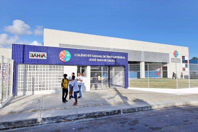 Novo colégio de ensino em tempo integral foi inaugurado em Salvador.