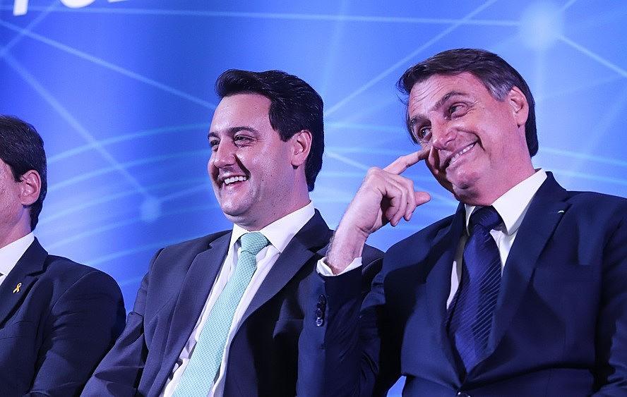 Ratinho Jr. tenta tirar pé do bolsonarismo e impor às pressas marcas para 2026