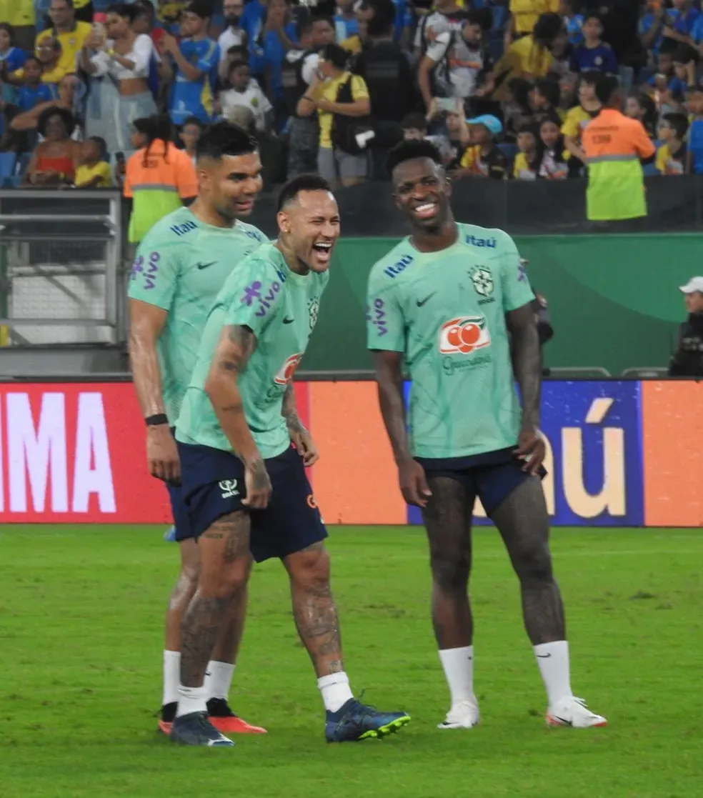 Vini Jr volta ao time titular do Brasil