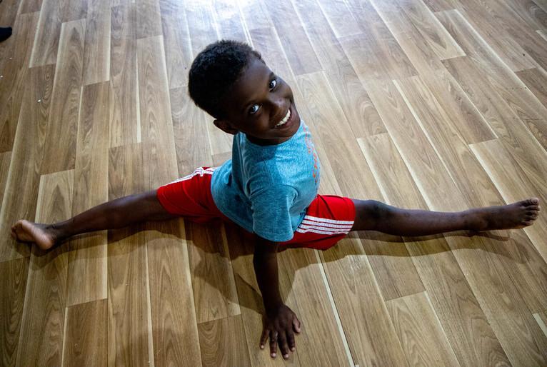 Com nove anos, menino da Cidade de Deus conquista vaga na escola de balé Bolshoi
