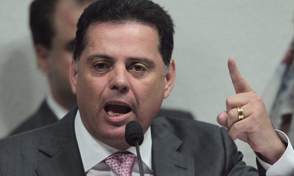 Ex-governador Marconi Perillo é eleito presidente do PSDB com apoio de Aécio