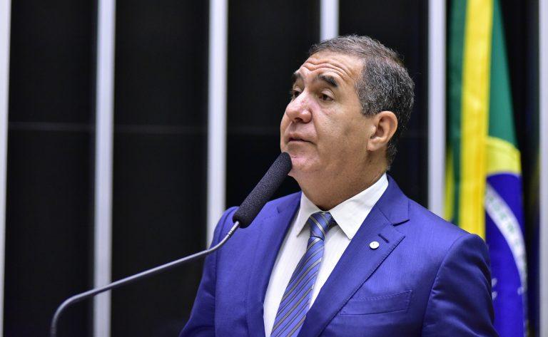 Plenário aprova urgência para funcionamento de comércio aos domingos e feriados.