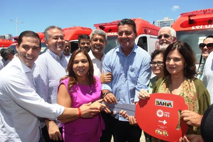 Prefeito de São Domingos Ilário Carneiro recebe ambulância do SAMU e atribui ao retorno do presidente Lula