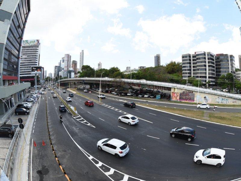 Prefeitura entrega novo pontilhão na Avenida Tancredo Neves; obra custou R$ 8,4 milhões