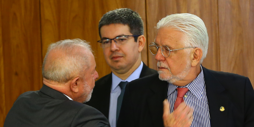 Presidente Lula coordenou uma reunião com líderes partidários da base do governo no Senado