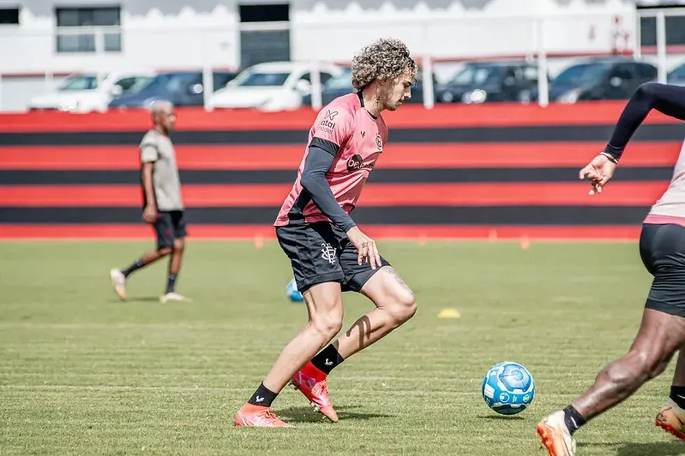 Vitória volta aos treinos para partida contra o Vila Nova
