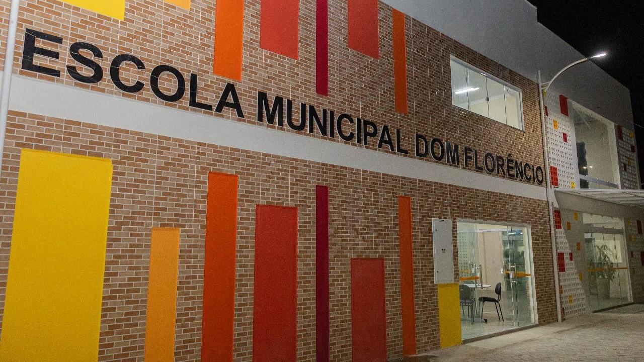 Amargosa inaugura as novas instalações da Escola Dom Florêncio Sisínio Vieira