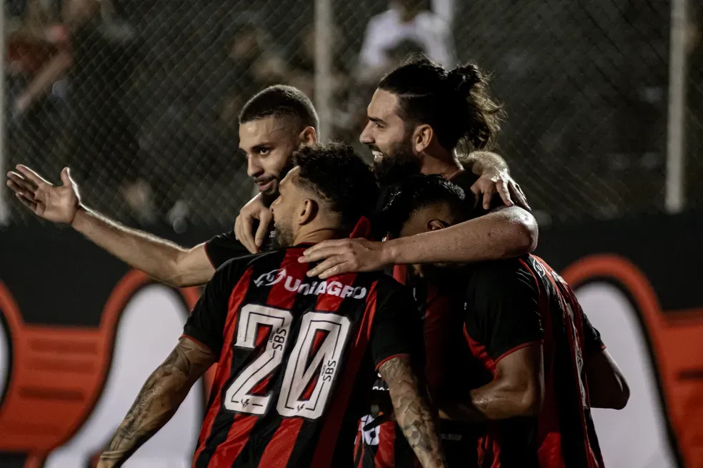 Vitória renova o contrato de 6 jogadores importantes na Série B