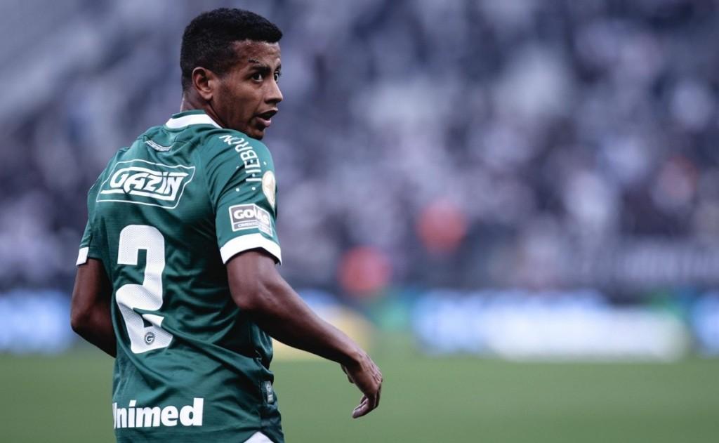 Vitória tem acerto com o lateral-direito Maguinho, do Goiás