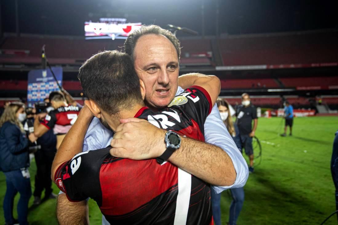 Everton Ribeiro vai rever Rogério Ceni, técnico entusiasta do meia