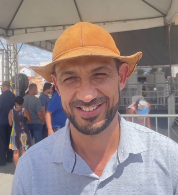 Lagedo do Tabocal: Prefeito diz que chapéu de couro lhe caracteriza como homem do campo e revela que vai disputar reeleição