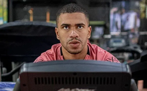 Lateral Lucas Esteves é novidade no início da segunda semana de pré-temporada do Vitória