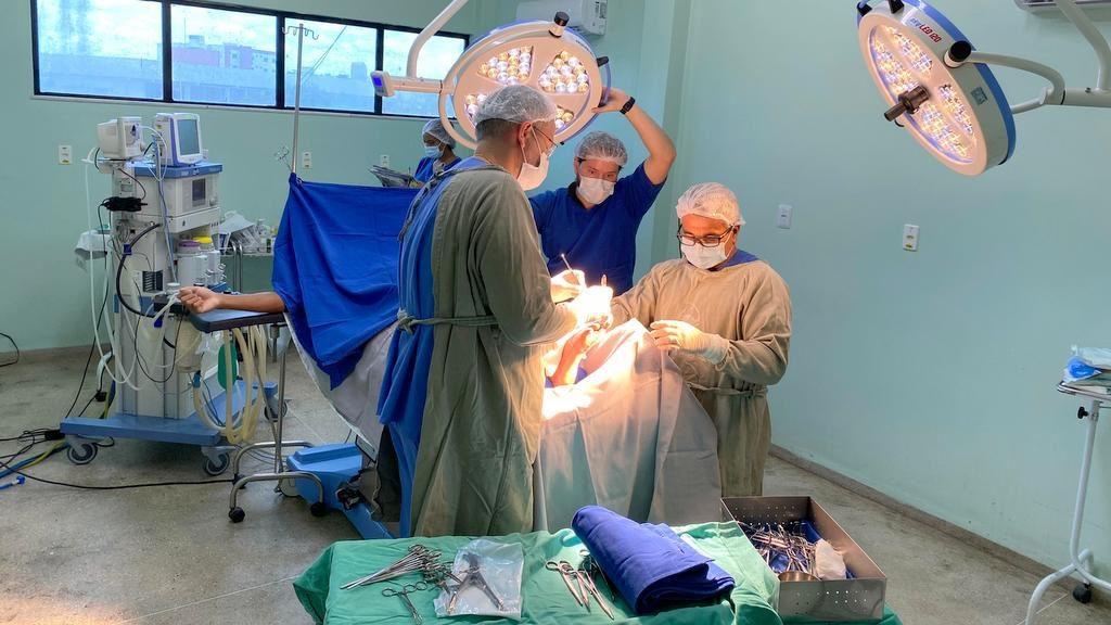 Mutirão de cirurgias ortopédicas libera leitos no Hospital Regional de Eunápolis