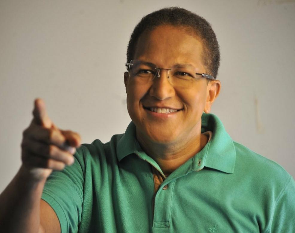 Prefeito Augusto Castro autoriza antecipação do pagamento de férias aos professores municipais