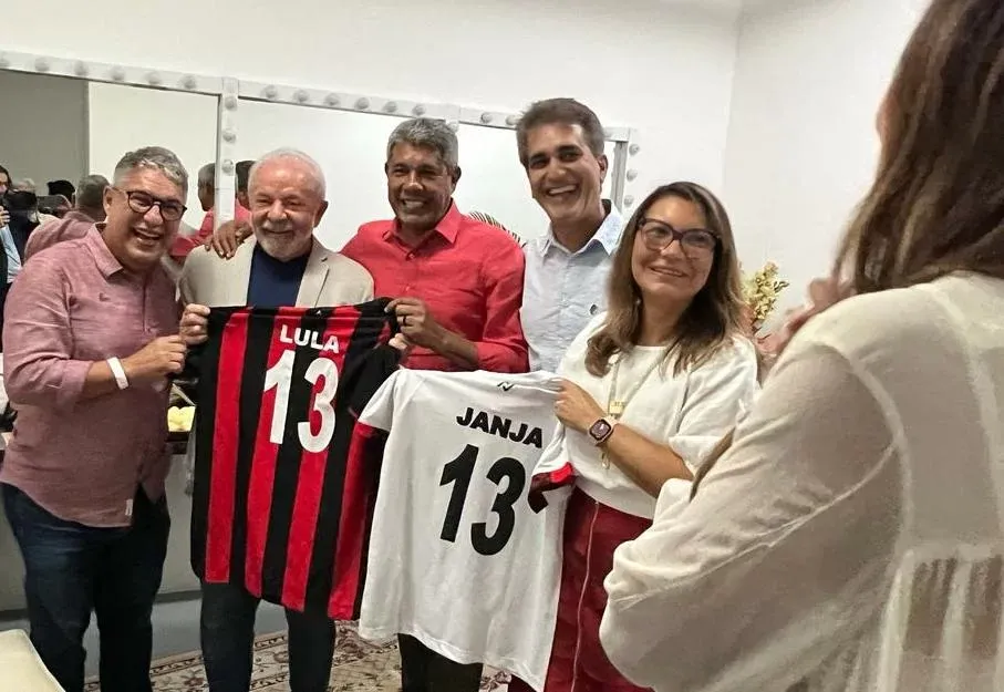Presidente Lula declara torcida ao Vitória e provoca o Bahia: 