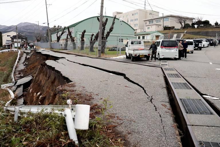 Terremoto no Japão deixa 65 mortos, 300 feridos e 33 mil desabrigados