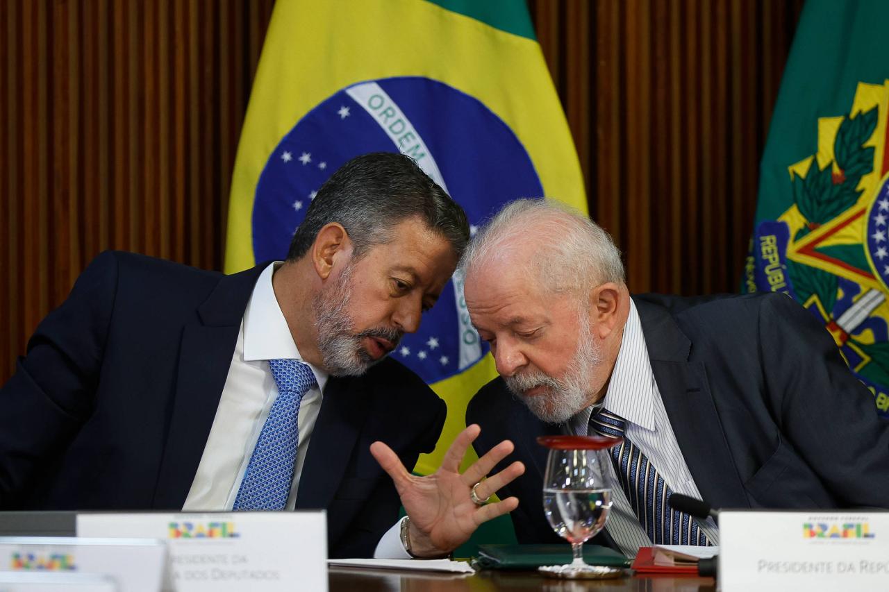 Veto de Lula atinge ministérios do centrão.