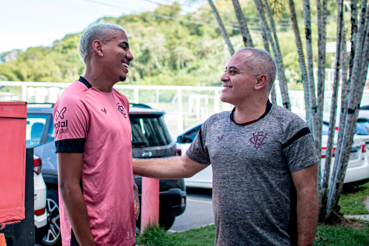 Vitória se reapresenta e marca anúncio de reforços para esta quarta