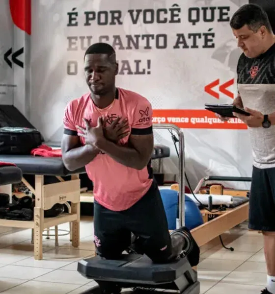 Zagueiro Cristián Zapata se apresenta ao Vitória e inicia pré-temporada