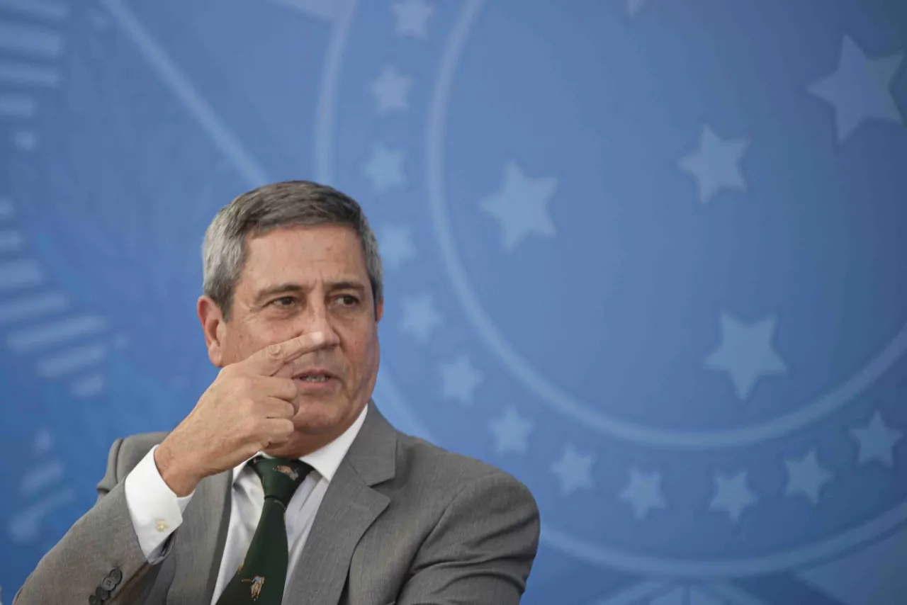 Conselheiro de Bolsonaro, Braga Netto diz haver crise militar com Lula